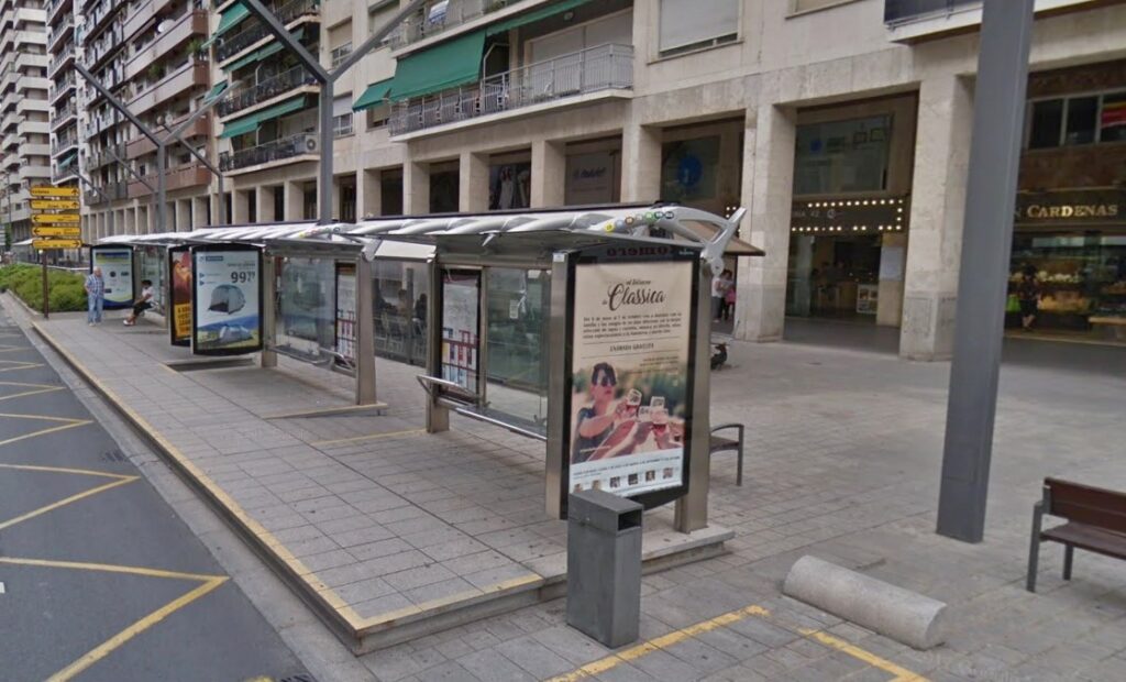 Para de bus accesible con marquesina en Calle Gran Vía de Logroño
