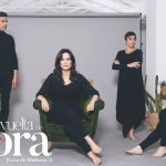 Los cautro actores de la obra vestidos de negro