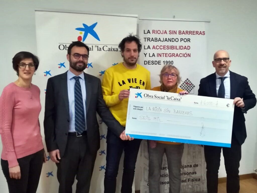 Entrega donativo CaixaBank
