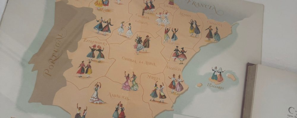 La Rioja Sin Barreras visita la exposición de indumentaria tradicional en el Ayuntamiento de Logroño