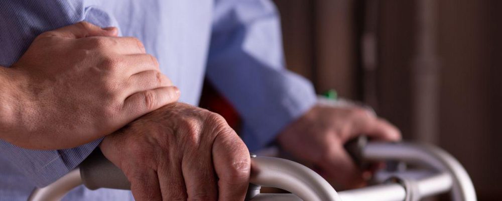 El 77% de los mayores de 65 años con movilidad reducida tropieza a diario con barreras arquitectónicas